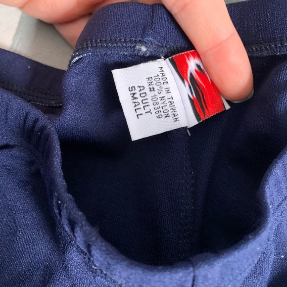 Cheerleading basics: shirt shorts and bow - Picture 7 of 8